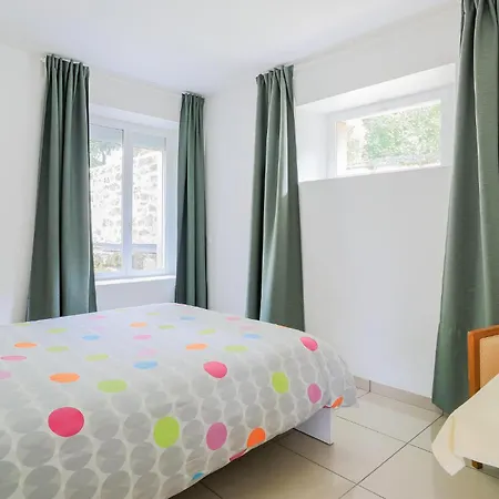 2 Bedroom Stunning In Ferienhaus Monthenault